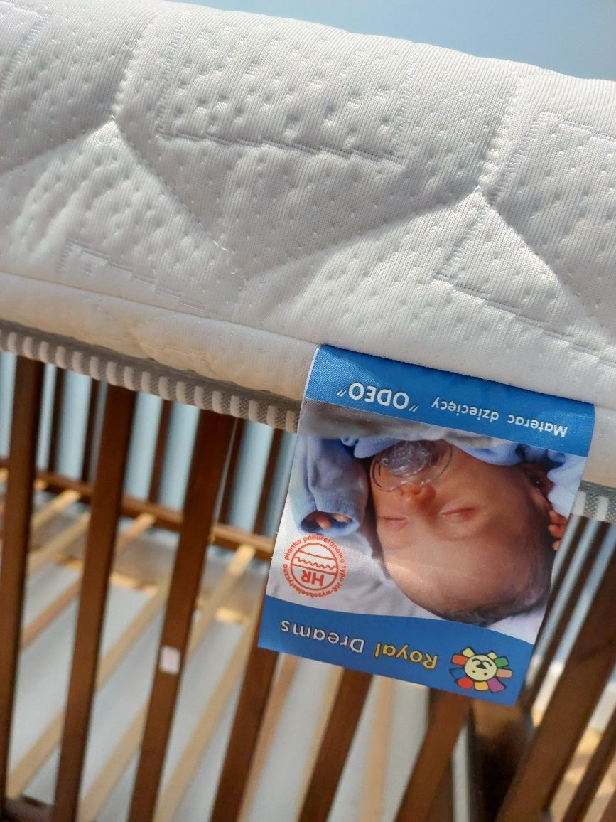 Duże łóżeczko dziecięce 140x70 z materacem,  szufladą i kółkami