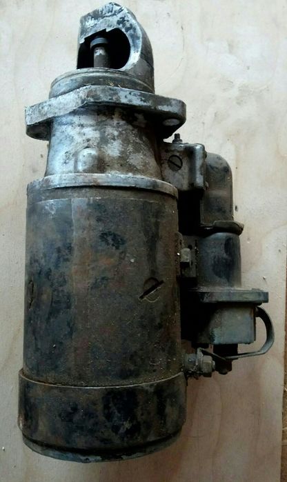 Фаркоп. Масляний радитор Зил.Сальник ступицы зил. Фонари грузовых разн