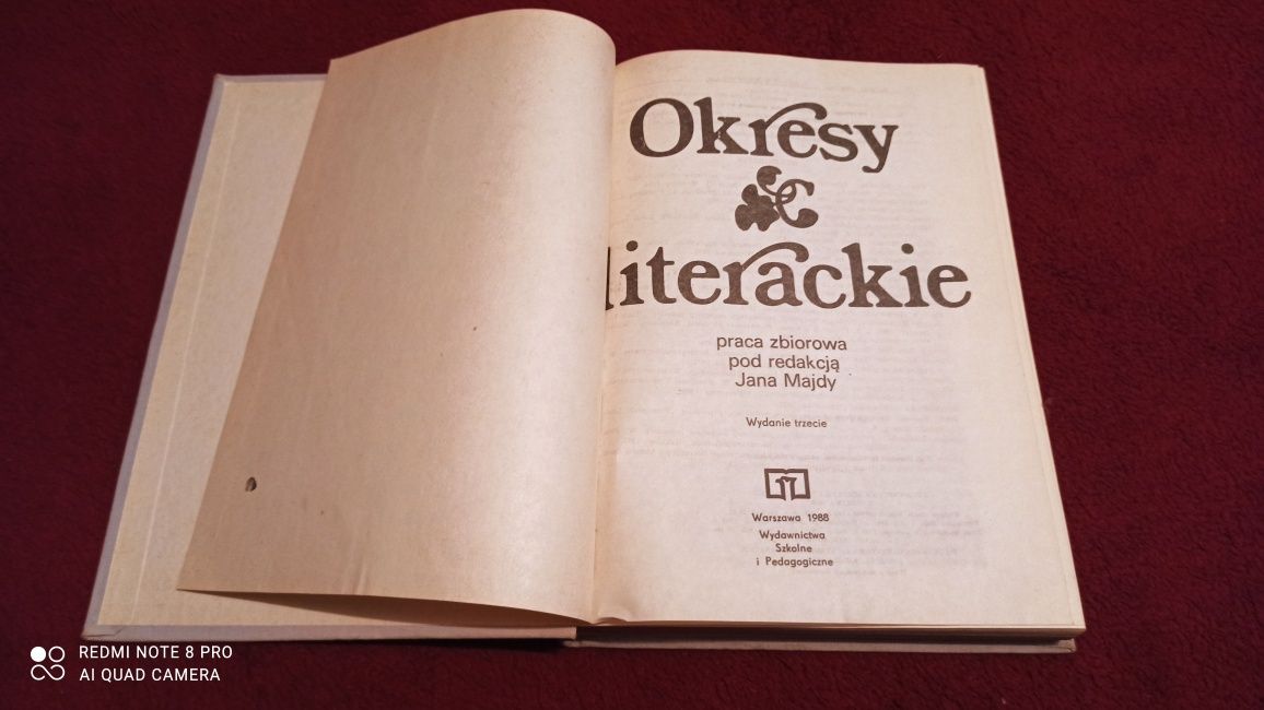 Książka Okresy literackie pod. red. J. Majdy