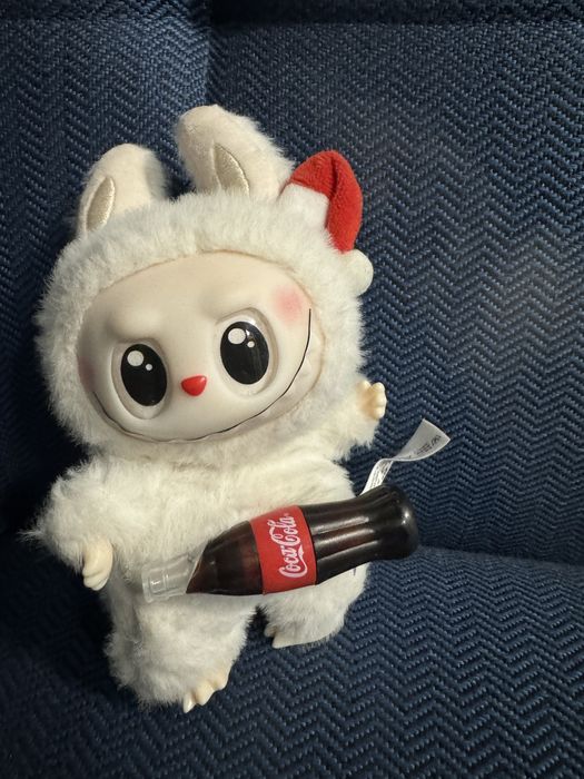 Labubu zawieszka coca cola