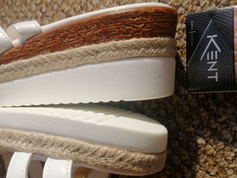 Жіночі сандалі на підборах р. 39