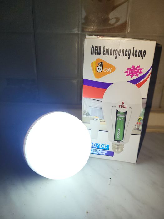 LED ЛАМПОЧКА 2 аккумулятора