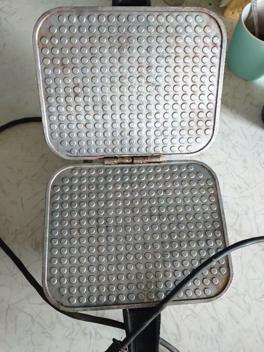 Вафельниця електро "Ласунка"