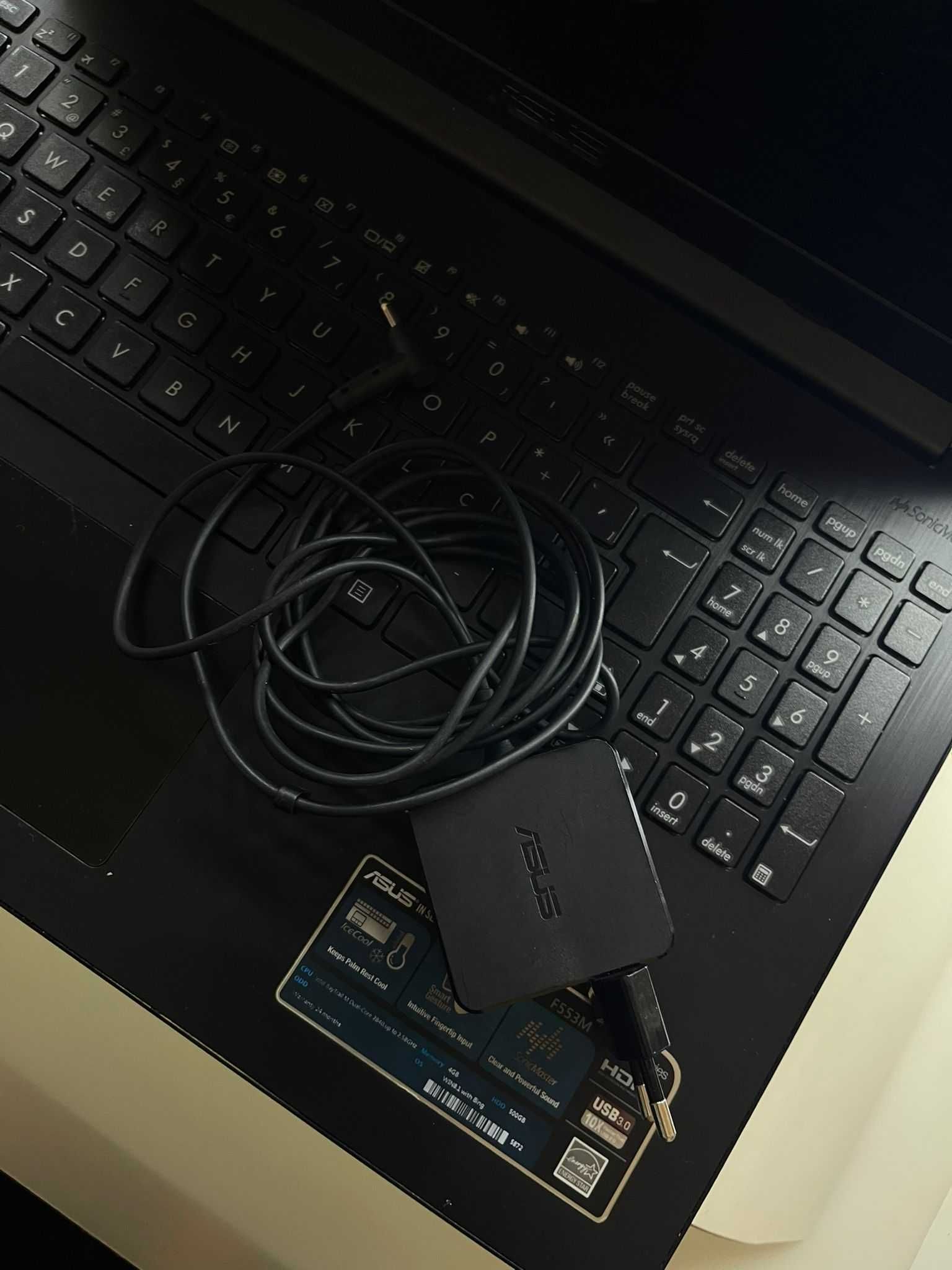 ASUS Laptop / Portátil com 4GB RAM e 500GB HDD (Com Marcas de Uso)