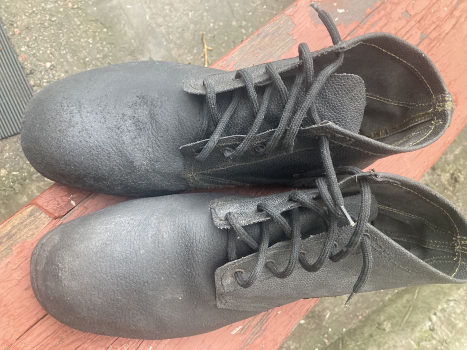 Продам робоче взуття чоловічі в гарному стані