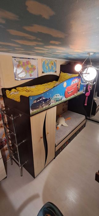 Дитяче двоповерхове ліжко з матрасами + комод + стелаж на книги
