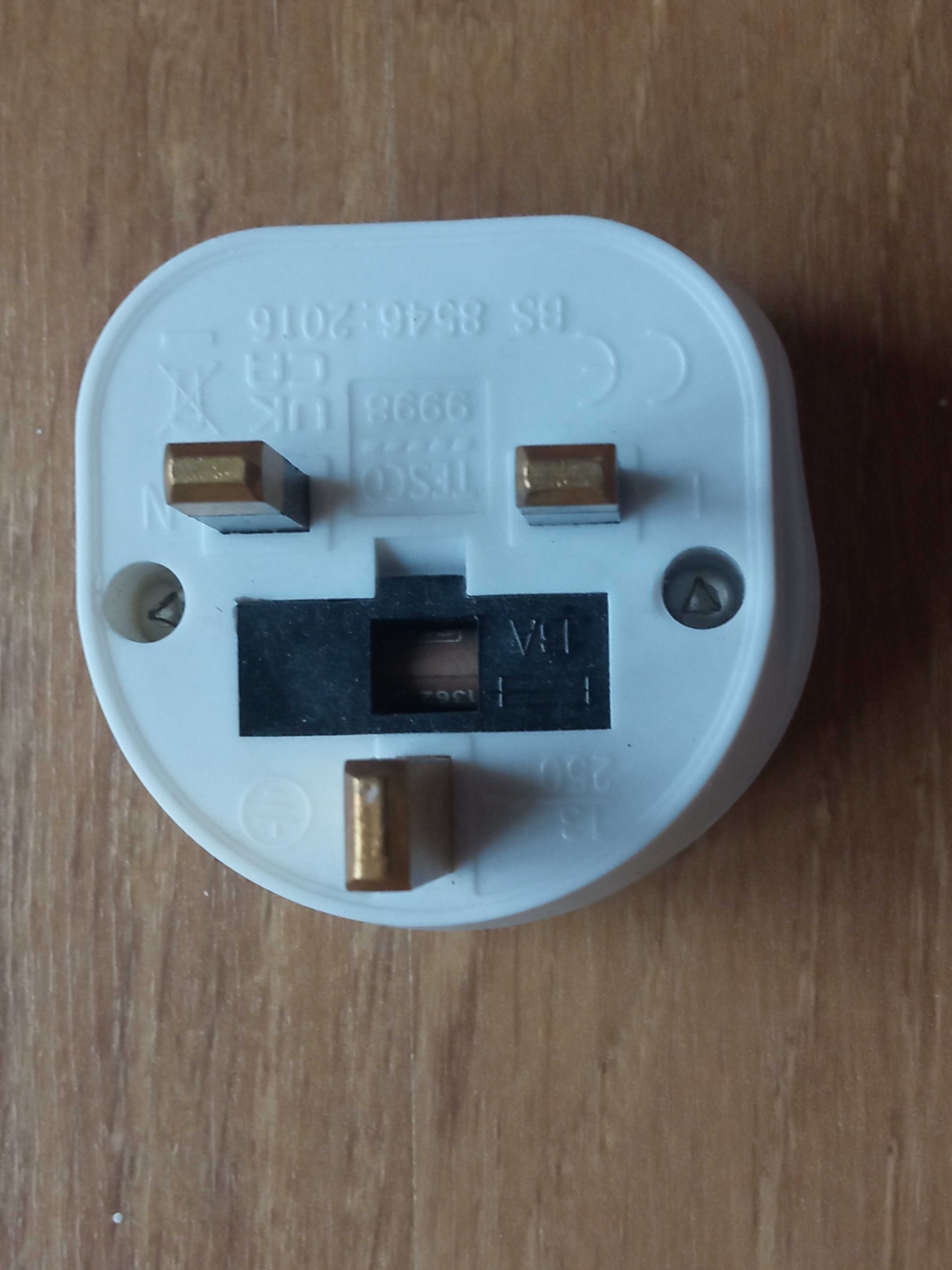 Adapter sieciowy UK przełączka do kontaktu Tesco 13A 250V