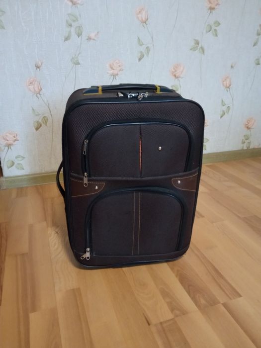 Продам лёгкий чемодан на колесах Single..