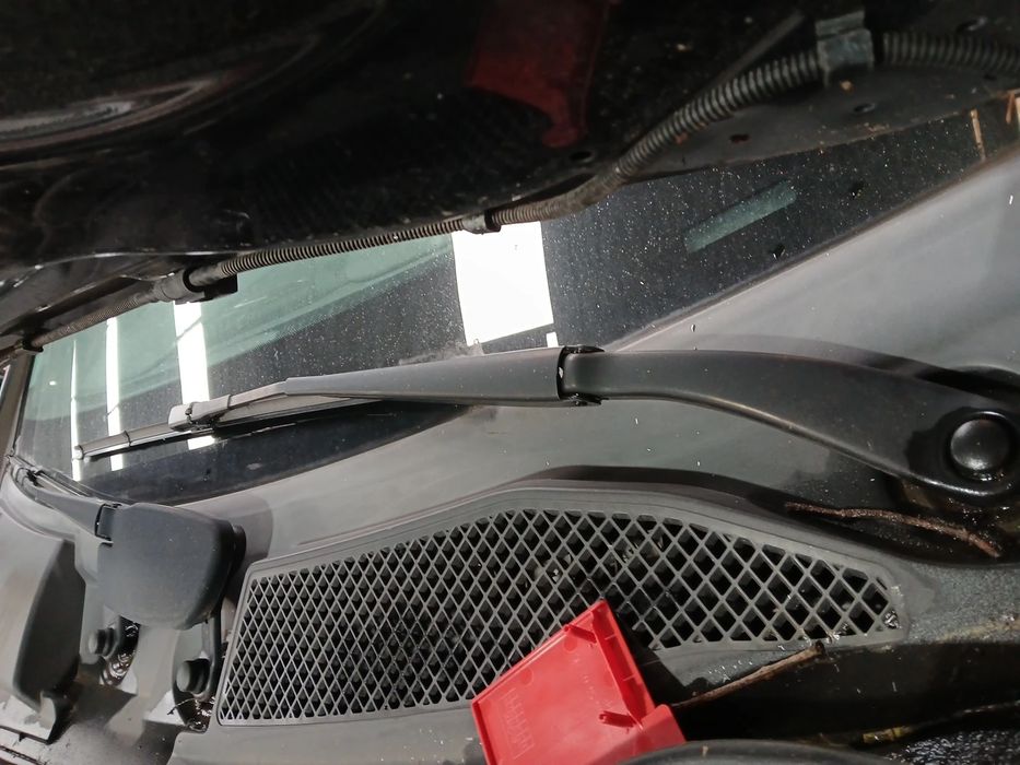 Haste / braço de escova limpa vidros frente esquerda MERCEDES-BENZ CLA