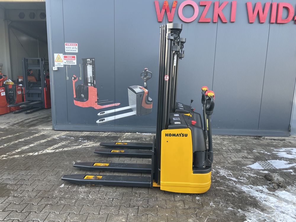 Paleciak elektryczny Komatsu 440 cm 1200 kg wózek