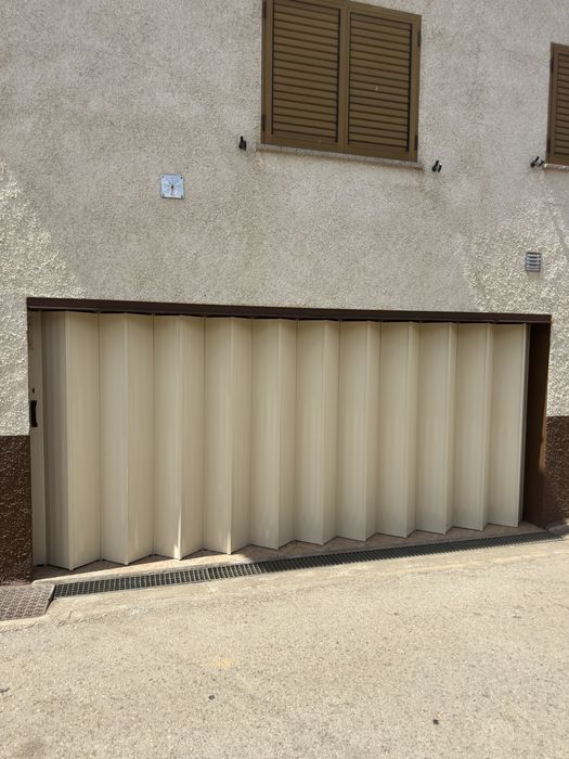 Portões seccionados de garagem e exterirores