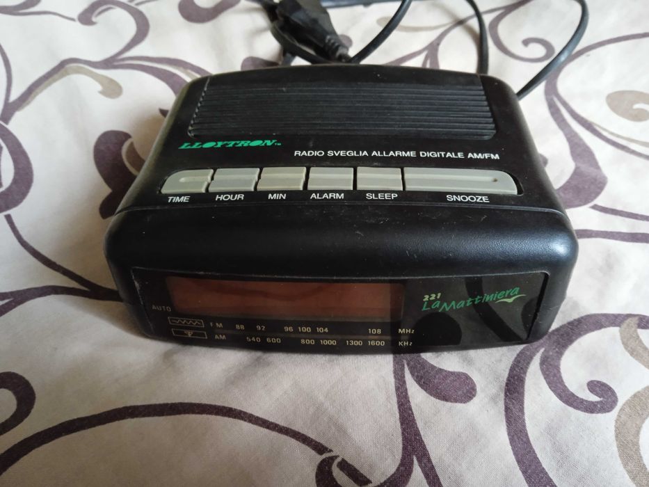 Радіо годинник будильник