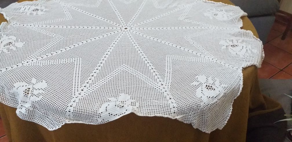 Toalhas de Mesa e Naperons em Crochet