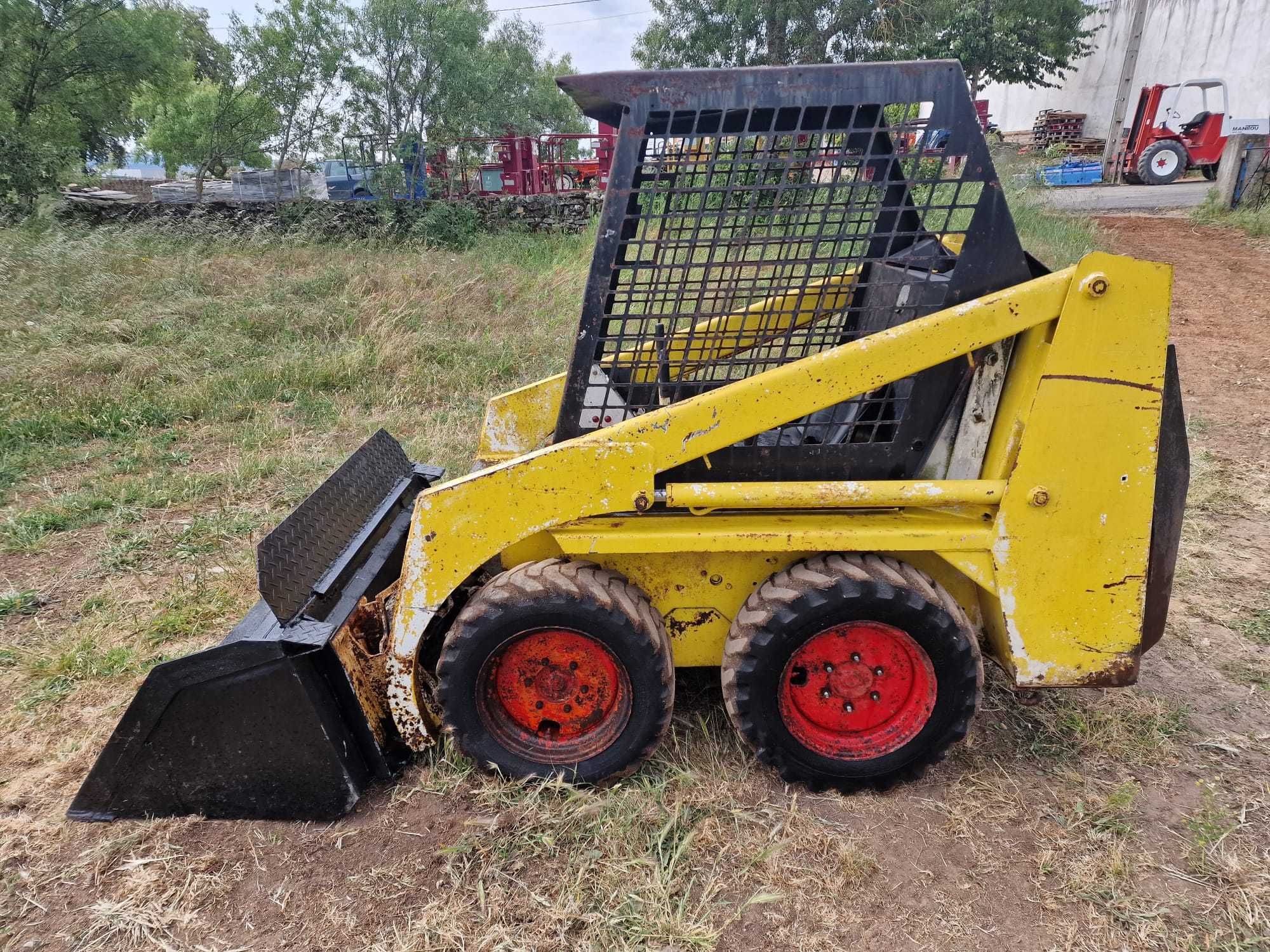 BobCat / Mini Pá Carregadora - TCM 533