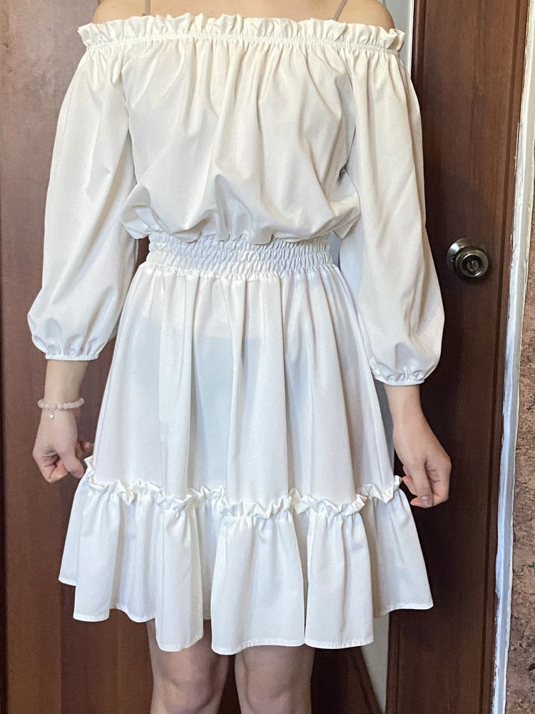 сукня білого кольору