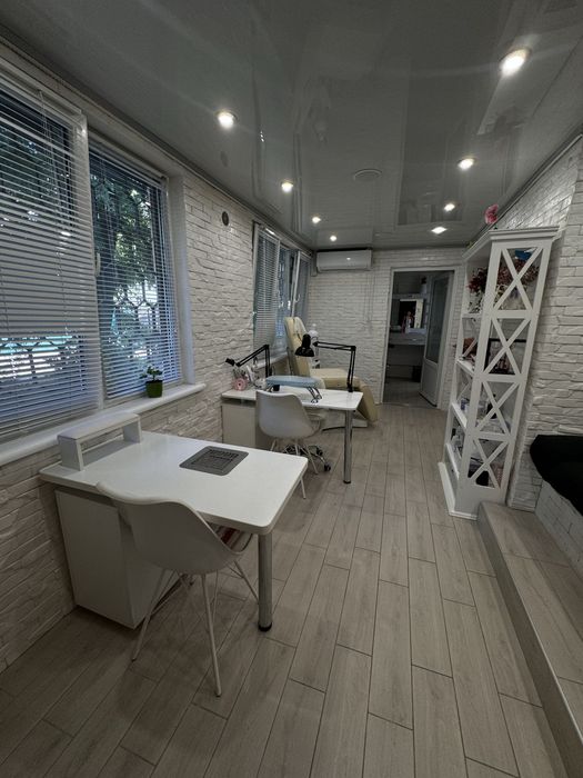 Есть Свет!Сдам место мастера маникюра