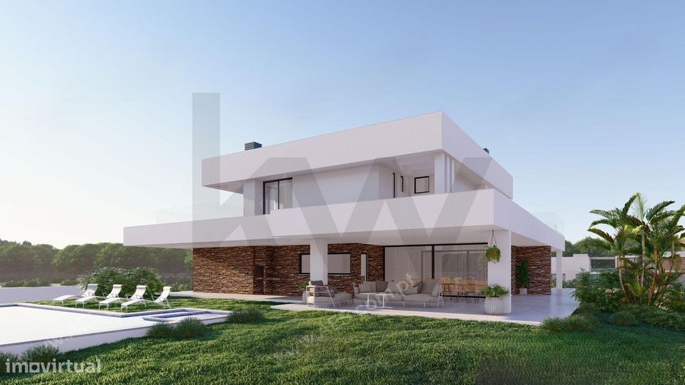 Moradia de Luxo  Inserida num lote de Terreno com 2615m2