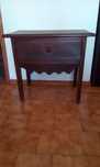Mesa de apoio restaurada.