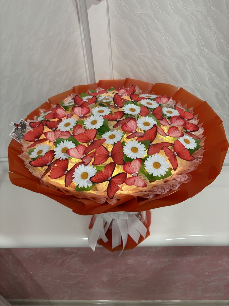 Букет з метеликами і ромашками (63шт)