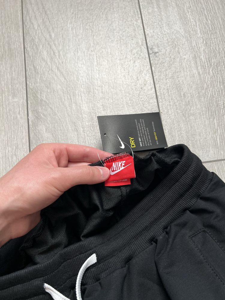 Шорти Nike Club Alumni