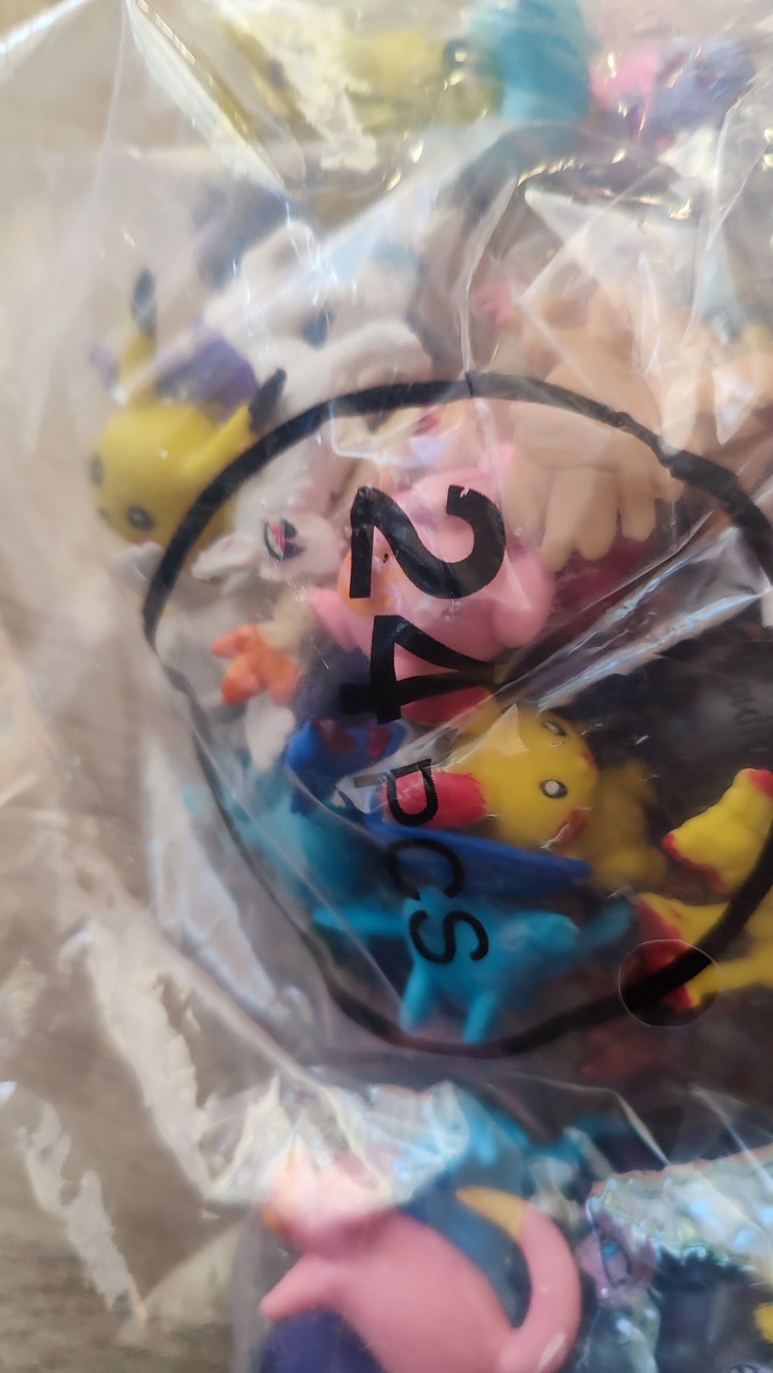 Nowe figurki Pokemon zestaw 144 sztuki