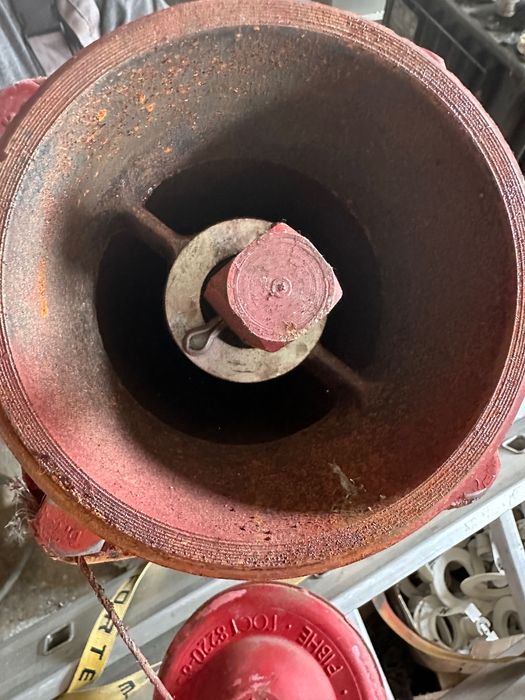 Пожежний гідрант 185 см ; 135 см