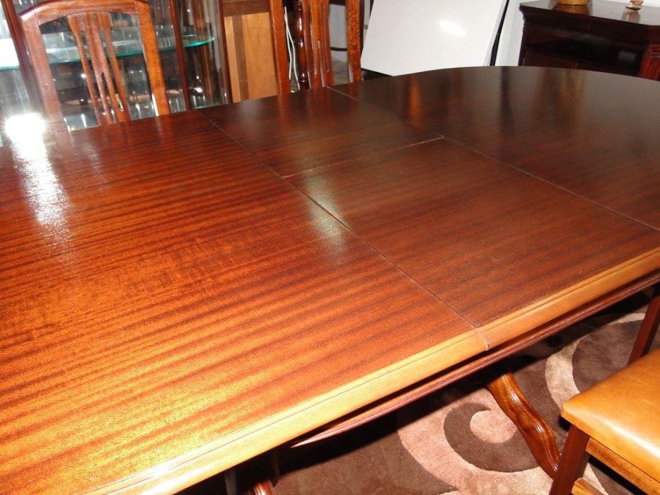 Mesa de sala em madeira - Extensível - Como nova - Só a mesa as cadeir