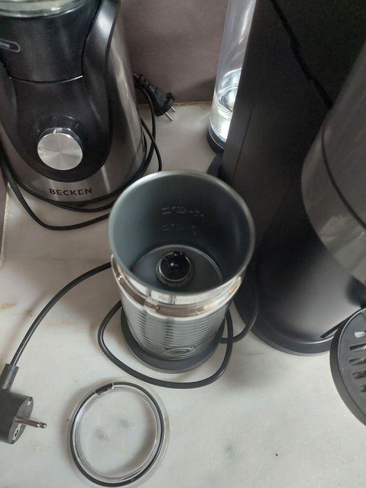 Máquina de café Nespresso Vertuo Next + Aeoroccino
