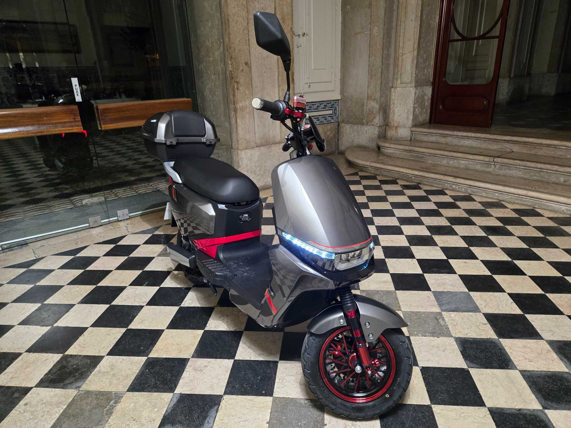 Venda de uma Scooter Raider S4 Sport