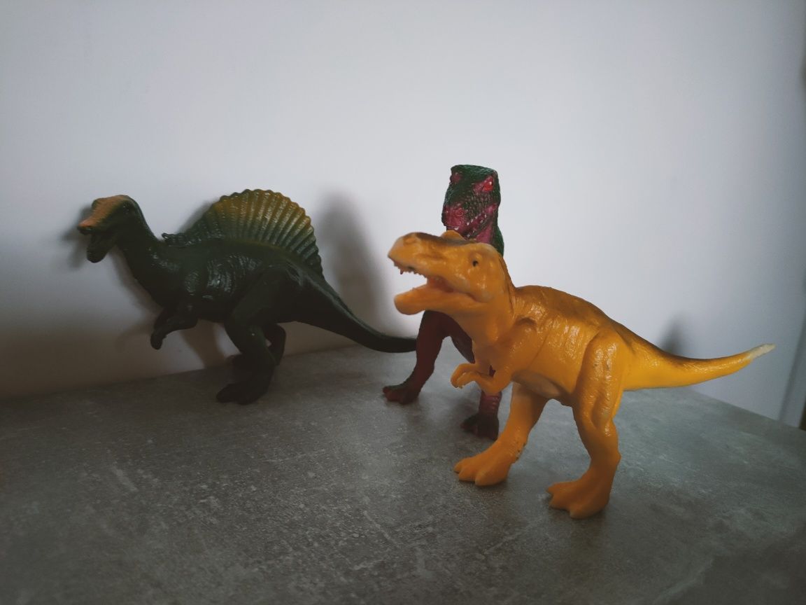 Zestaw dużych figurek dinozaurów
