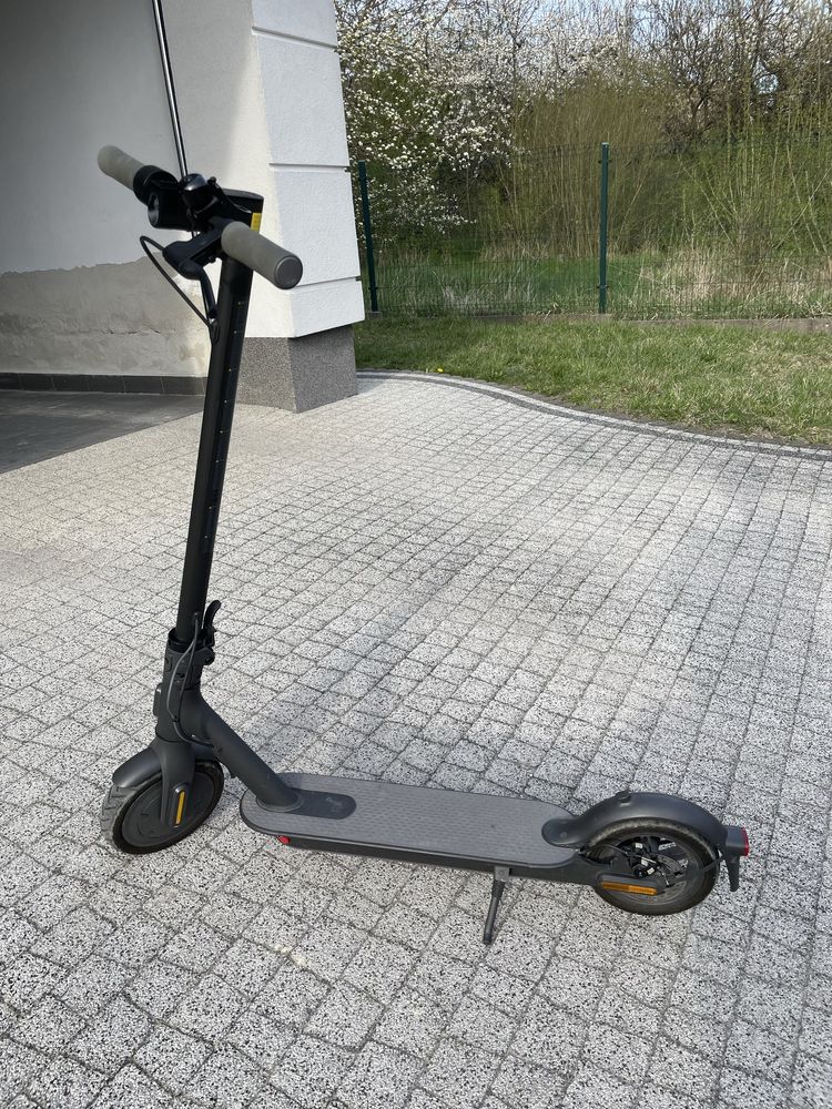 Hulajnoga Xiaomi Mi Electric Scooter Essential 250 W 20 km/h