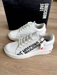 Нові оригінал кросівки Love Moschino