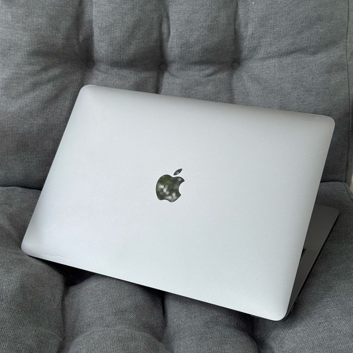 Apple Macbook Pro 2017 8/128 Новый АКБ