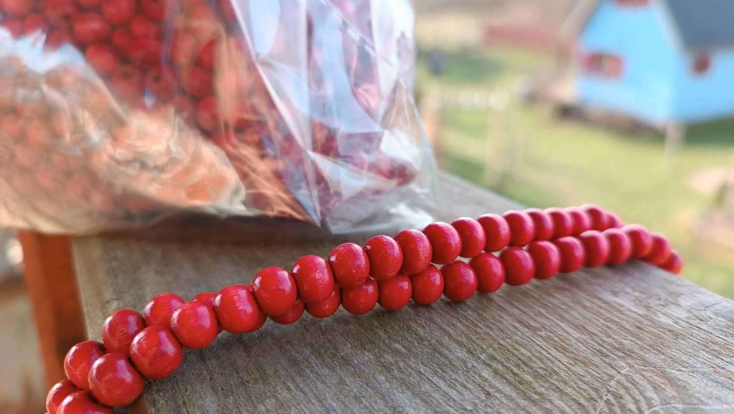Korale Koraliki drewniane 6/8-9 mm czerwone 1 kg 1000 g / ok 4500 szt.