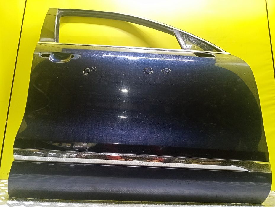 Двері передні праві  7P0831056 Volkswagen Touareg NF Туарег НФ Дверь