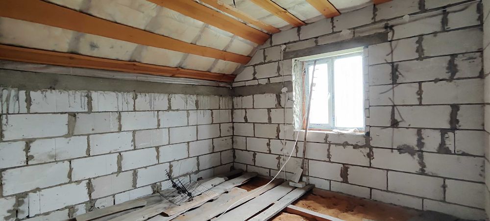 Новий двоповерховий цегляний будинок.4 кімнати.Гараж.10 соток землі