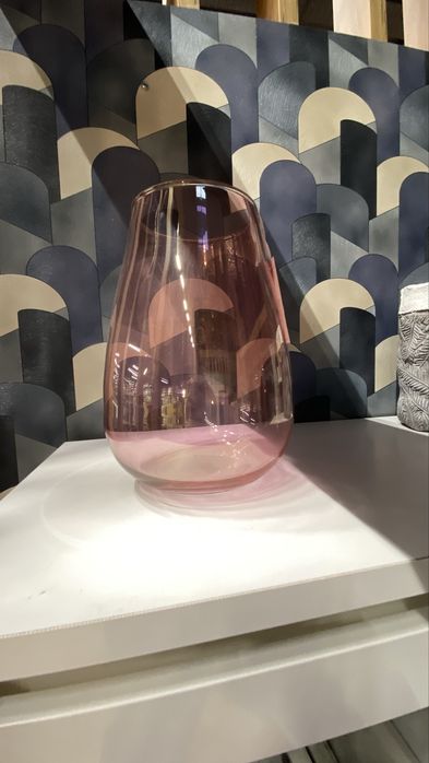 Ваза склянна доя квітів та предмет інтерєру