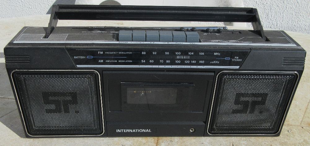 Vende-se Rádio Cassetes