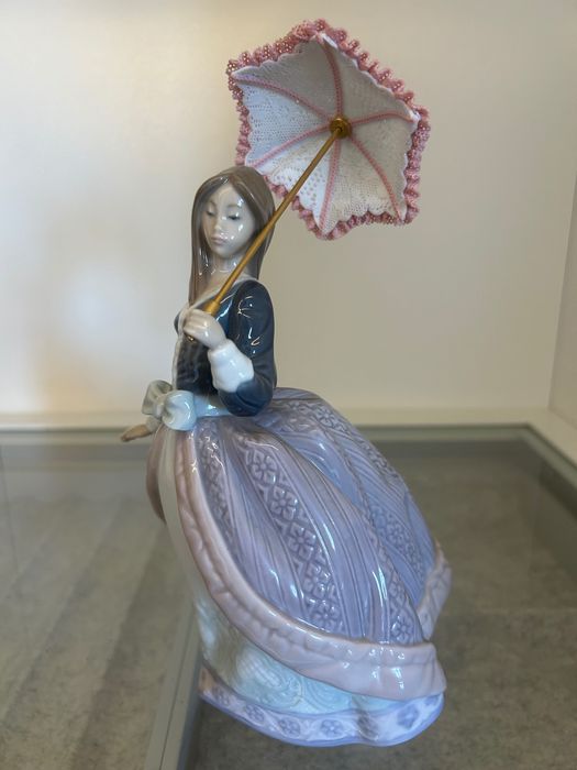 Lladró “Angela - 5211”  Com guarda sol intacto