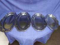 Travessas de inox.