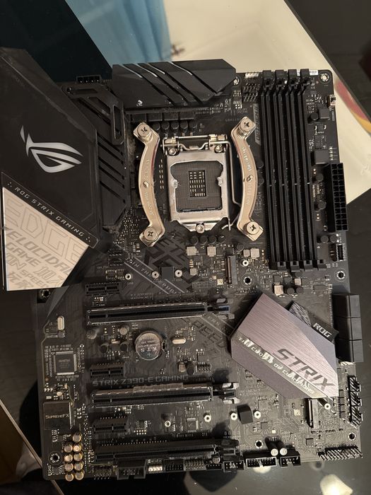 Motherboard Asus rog strix z390-E gaming