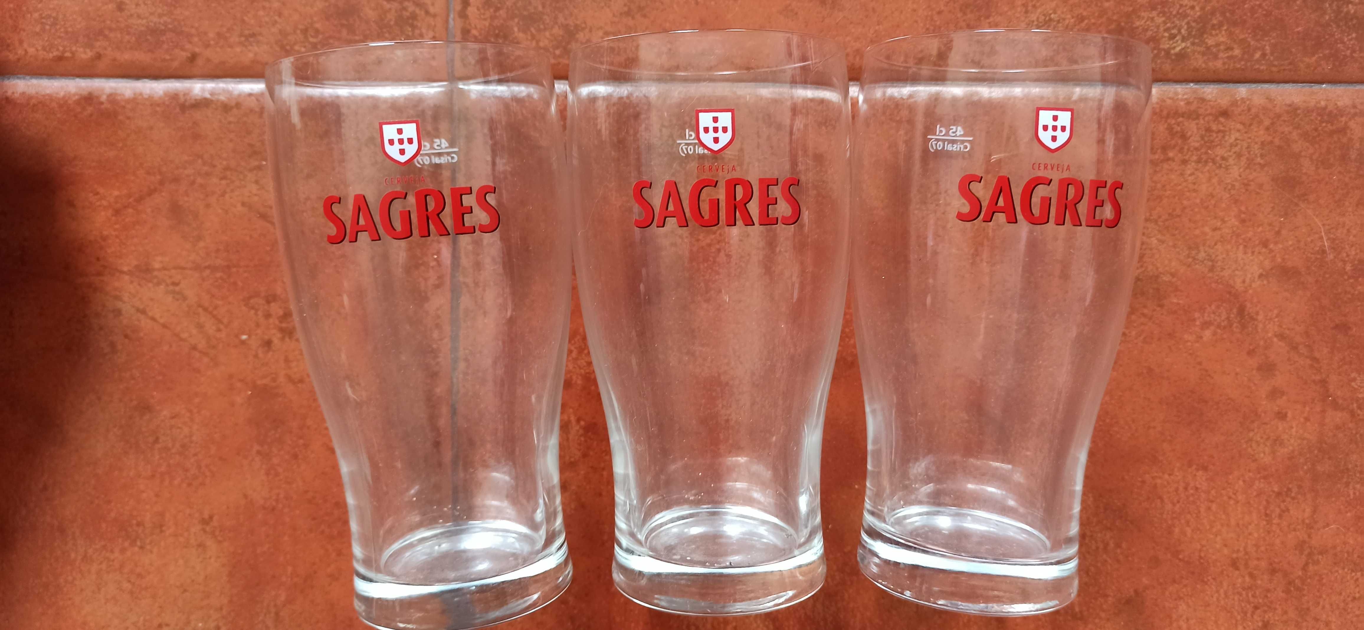 Tudo a 1 euro - Luvas, pratos, cinzeiro, álcool, copos, porta-chaves