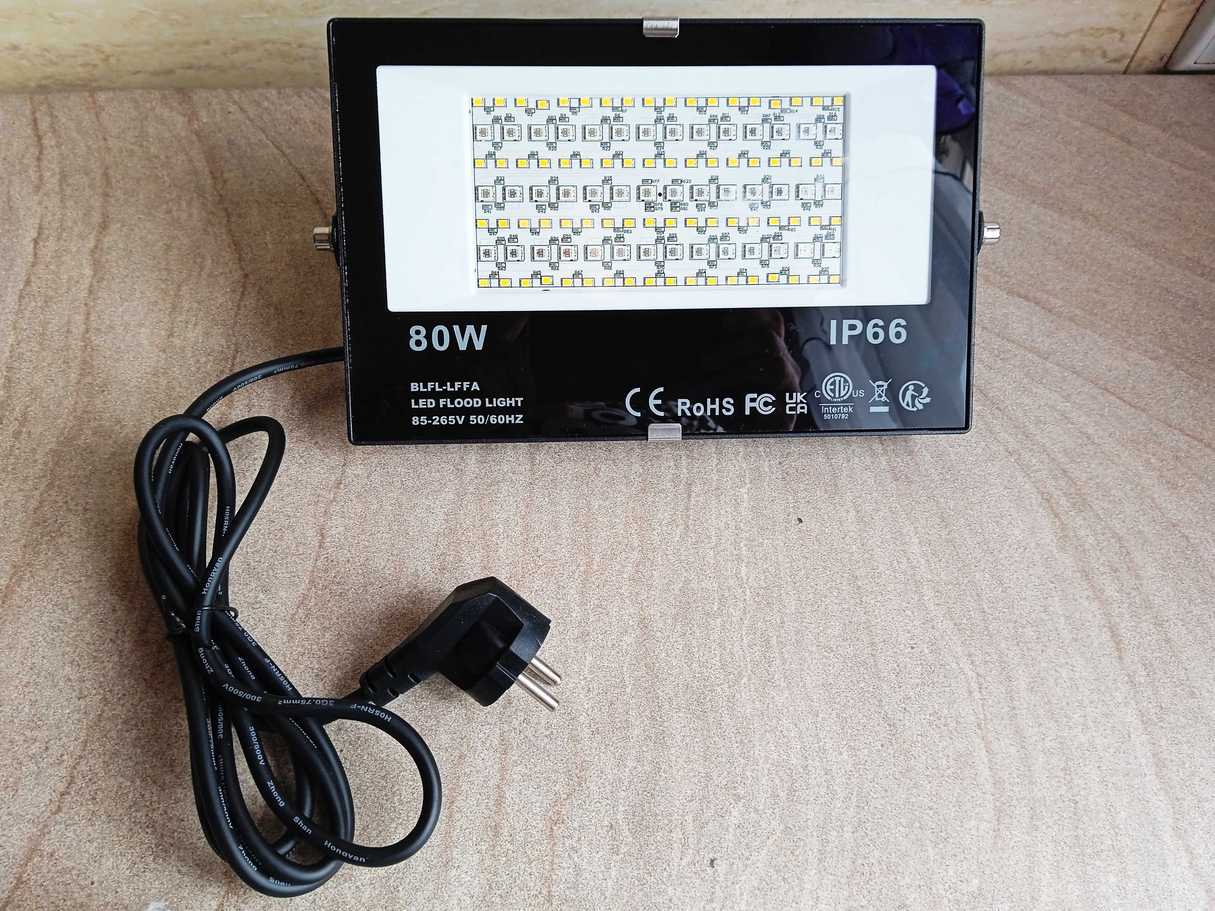 Reflektor LED Rgbw 80W aplikacja