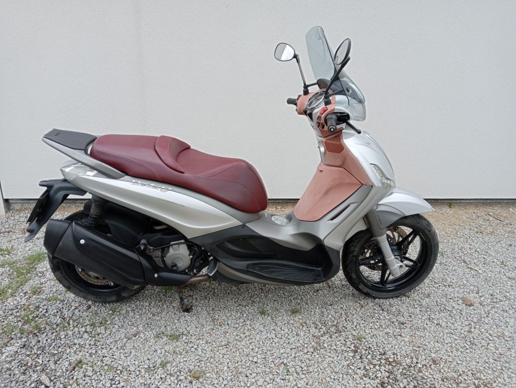 Piaggio Beverly 350 IE kontrola trakcji, lepszy jak xmax x-Max 250 400