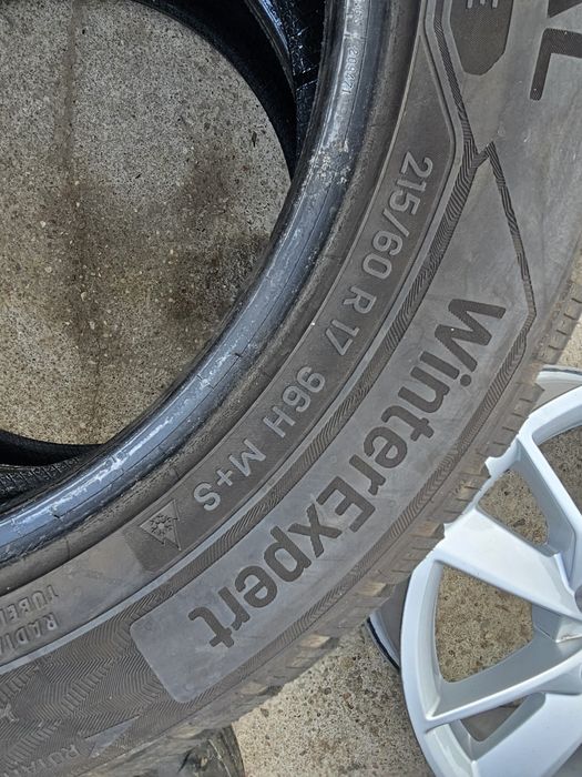 Opony Zimowe 2szt R17 215/60-8mm-Uniroyal-24rok