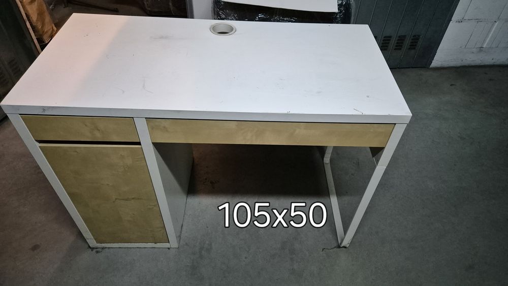 Biurko 105 x 50cena 100 zł lub 142x50  c.350 zł