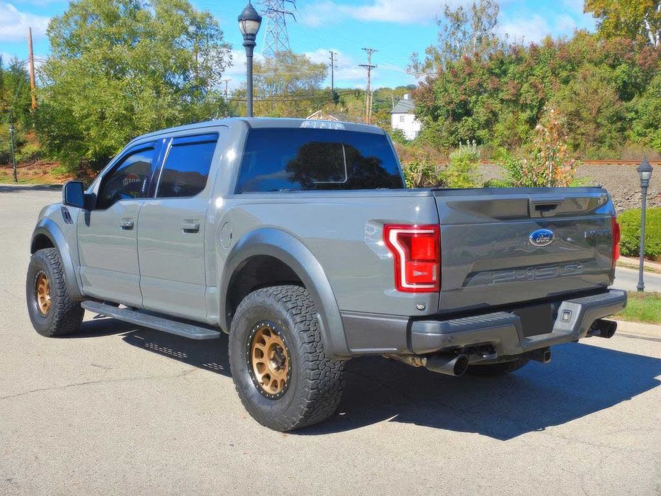 Ford F-150 Raptor SuperCrew      2018