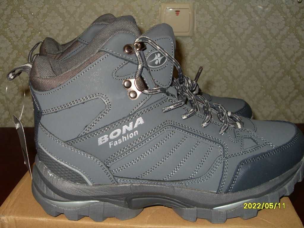 Зимние кроссовки  BONA 42 размер, новые.
