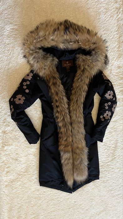Парка чорна з вишивкою