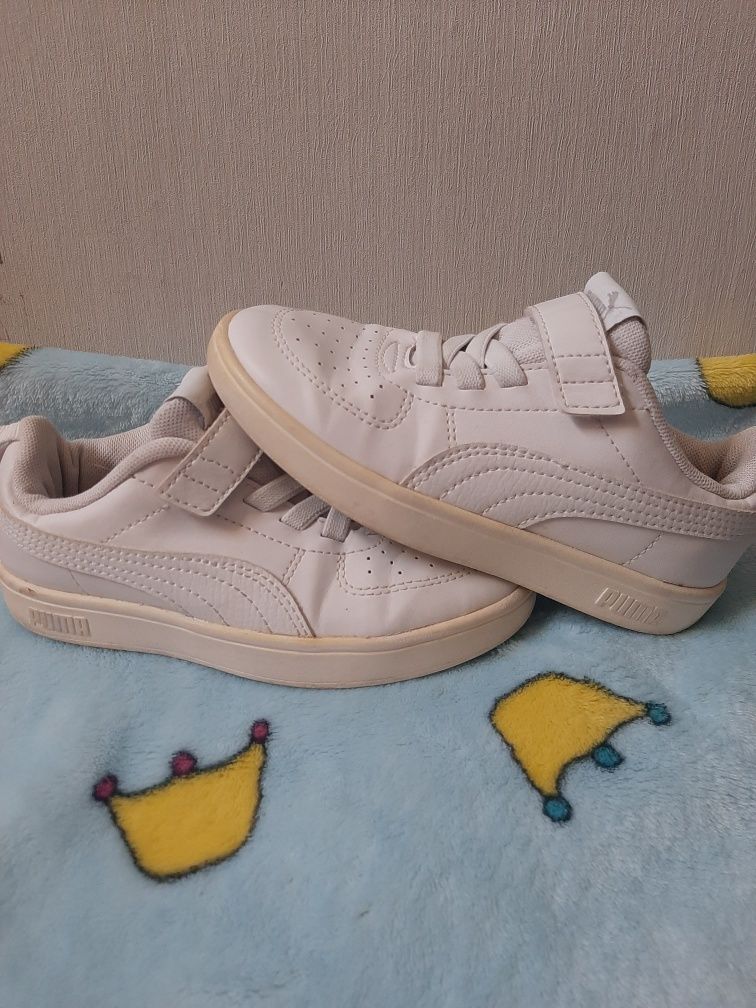 Białe buty dziecięce Puma na rzepy adidasy 29 17.5cm sportowe dzieci